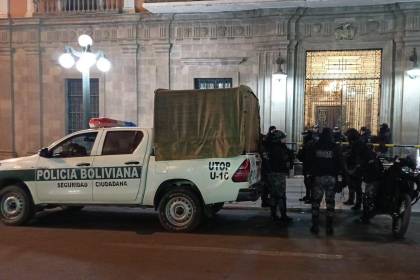 La plaza Murillo amanece con fuerte resguardo policial tras la toma militar