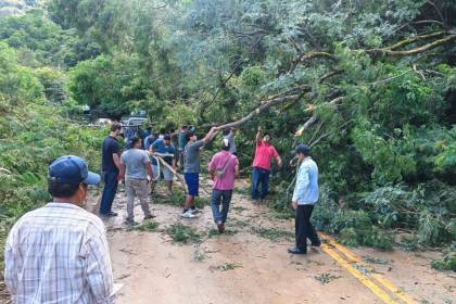 Tras nuevos deslizamientos, suspenden la circulación por la ruta a los valles cruceños