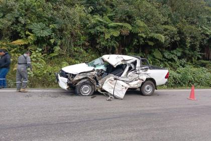 Un muerto y dos heridos deja el choque entre dos vehículos en la carretera Cochabamba-Santa Cruz