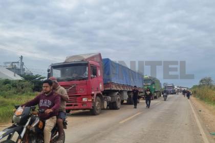 Bloqueo en San Julián cumple 17 días y están en riesgo los insumos productivos