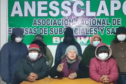Esposas de policías exigen el repliegue de efectivos de Llallagua tras confirmarse tres muertes