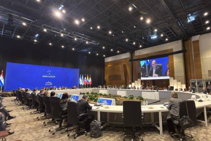 Cumbre del Mercosur se desarrolla con seis presidentes sudamericanos y con Milei como ausente