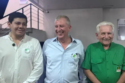 Branko registra su candidatura a gobernador de Santa Cruz y revela a su vicegobernador