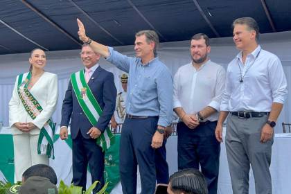 Paz promete financiamiento a través de créditos del BID para proyectos de planta de agua en Porongo