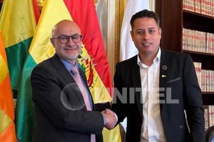 Lara se reúne con Lupo horas después de denunciar que se queda sin personal en la Vicepresidencia