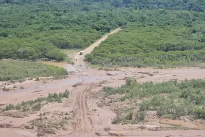 Santa Cruz: Defensa Civil alista desplazamiento de maquinaria para habilitar caminos afectados por lluvias