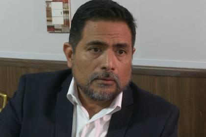Pastor acusado de estupro llega a su audiencia; Fiscalía pide detención preventiva 
