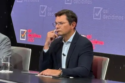 “No basta con criticar al MAS”, observa analista tras tercera encuesta y resalta la necesidad de dar soluciones al país