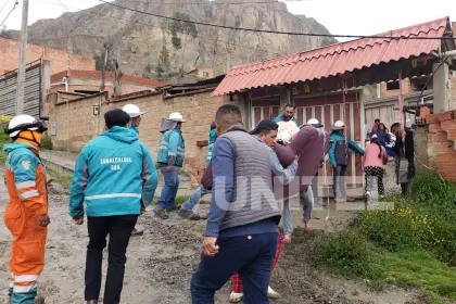 La Paz: Evacúan viviendas por “movimiento activo” de tierras en la zona de Codavisa