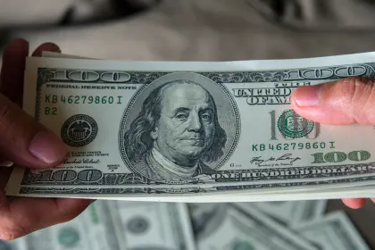 Riesgo país de Bolivia baja, aunque se mantiene como el segundo en Latinoamérica, según Bloomberg