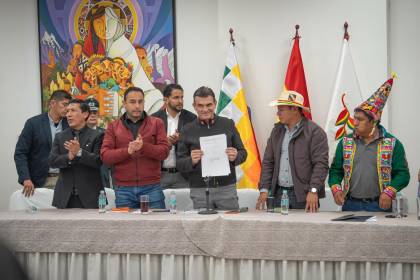 Tras diálogo, Rodrigo Paz y campesinos acuerdan gestionar la abrogación de la Ley 1720 de conversión de tierras
