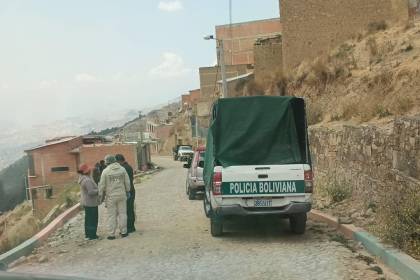 Bebé hallada sin vida en un barrio paceño murió asfixiada; sospechan que fue abandonada con vida, según la Policía 