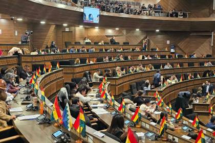 Un día después de censurar a Espinoza, casi un centenar de legisladores dan voto de confianza al ministro Zamora