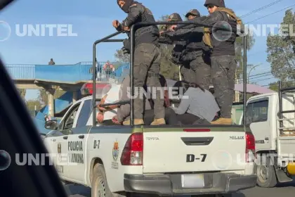 Cochabamba: Trasladan a celdas policiales a los siete aprehendidos acusados de llevar armas 