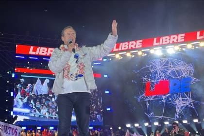 “En Bolivia habrá mayoría para recuperar democracia y libertad”, dice Tuto en el cierre de campaña en La Paz 