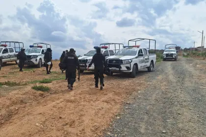 Policía reporta 7 uniformados heridos, el secuestro de Bs 20.000, celulares y otros elementos