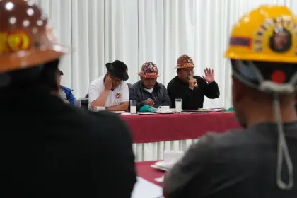 Diálogo entre Gobierno - COB se hace esperar; el encuentro debía reinstalarse a las 14:00, según viceministra