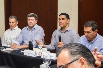 Ministros del gabinete económico y Cainco abordaron tres ejes estratégicos en reunión en Santa Cruz