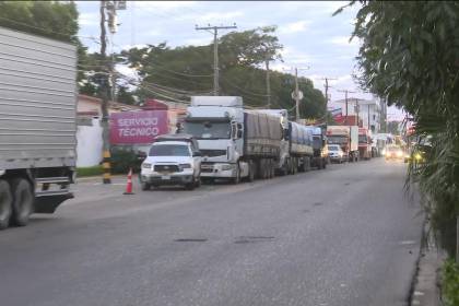 Conductores esperan hasta tres días para poder cargar combustible en surtidores del eje central