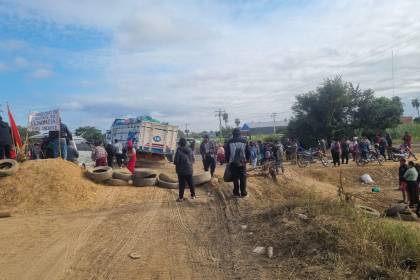 Mototaxistas de San Julián se reúnen con YPFB y el bloqueo pueden desmarcaarse del bloqueo si hay acuerdo