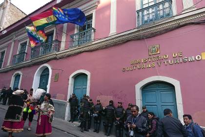 Paz transforma el Ministerio de Turismo en la Agencia Nacional del Turismo, Folclore y Gastronomía