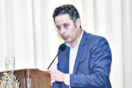 Lara sobre Espinoza: “El ministro está buscando culpables donde no los hay, debería renunciar por moral”