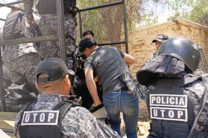 Policía gasifica y arresta al menos a seis personas que intentaron bloquear en Parotani