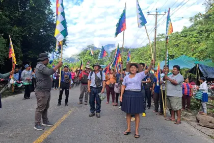 No hay bloqueos en la ruta nueva Santa Cruz - Cochabamba, pero evistas mantienen vigilias