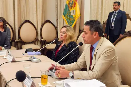 Lara se reúne con autoridades del Órgano Judicial en Sucre para tratar cuatro proyectos de ley 
