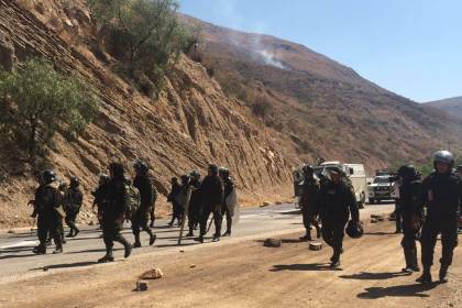 Siete policías sufrieron “heridas contundentes por diferentes proyectiles” durante intervención a bloqueos en Sayari