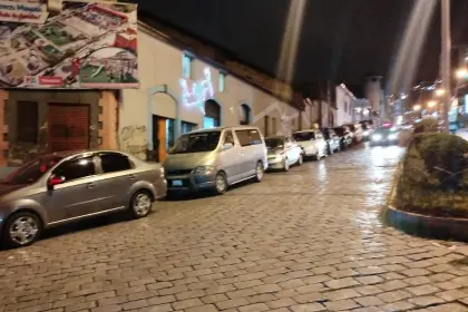 Se registran filas en surtidores del eje troncal tras el anuncio de nuevos precios de la gasolina y el diésel