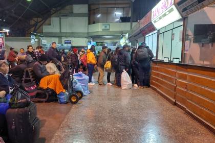 Menos buses y precios más altos para viajar de Cochabamba a otros departamentos debido a la falta de combustible