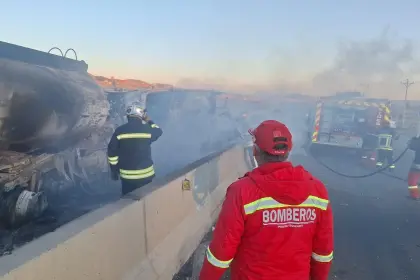 Milagro en la carretera: Una mujer embarazada se salva del incendio de una cisterna