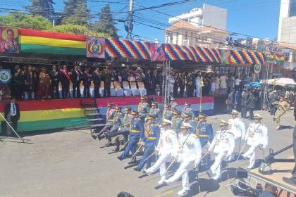 Video: Se escuchan abucheos y silbidos durante el discurso de Luis Arce por el aniversario de las FFAA