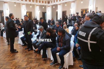 Gobernadores se reúnen con Rodrigo Paz para abordar de forma técnica el modelo 50-50