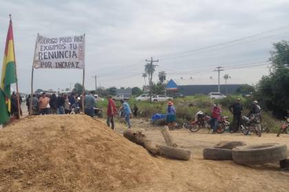 San Julián: Tras cuarto intermedio, comunarios reinstalan punto de bloqueo