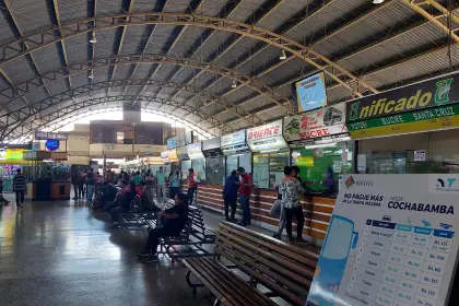 La Terminal de Buses de Cochabamba habilita salidas a Oruro y La Paz tras trabajos en derrumbes