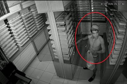 Delincuentes roban dos ópticas en el centro cruceño llevándose objetos valuados en más de Bs 35.000