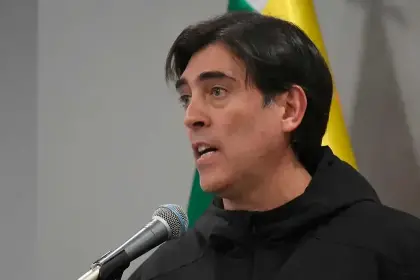 Para “extirpar el cáncer”, cinco ministerios y Transparencia intervienen YPFB ante la crisis de combustibles