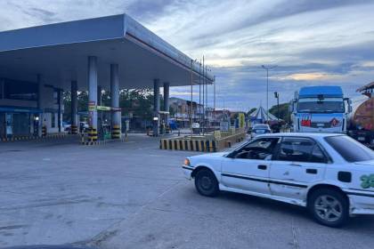 Vuelven las filas a los surtidores de Santa Cruz: Los conductores denuncian demoras y falta de gasolina