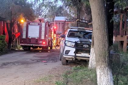 Voraz incendio en la Facultad de Agronomía de la UMSS moviliza a equipos de Bomberos