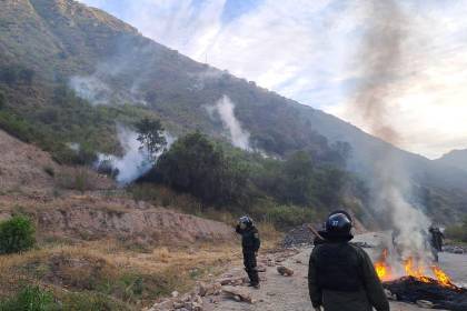 Cochabamba: Policías y militares mantienen resguardo en la ruta al occidente