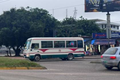 Micreros levantan el paro en la capital cruceña y acuerdan tarifa de Bs 3 hasta el 5 de enero