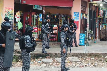 Megaoperativo policial: Se realizan allanamientos y se restringe el paso de vecinos en la zona de Las Palmas