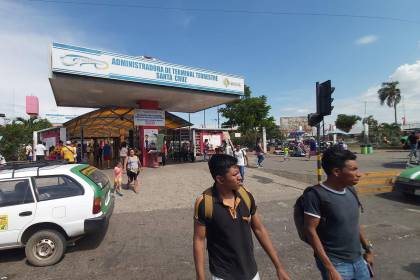 Por bloqueo, en la Terminal Bimodal suspenden las salidas a Beni