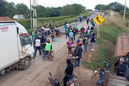 Bloqueo en Puerto Paila: Representantes de YPFB convocan a mototaxistas a una mesa de diálogo