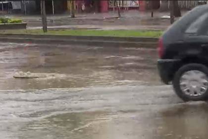 Las alcantarillas colapsan y los ríos incrementan sus cauces; las lluvias continúan con intensidad en Cochabamba