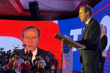 Tuto Quiroga realiza campaña electoral en La Guardia