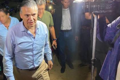 Ministro de Defensa se dirige a Cuatro Cañadas para entablar diálogo con sectores