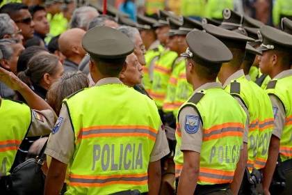Mueren 3 presuntos delincuentes en tiroteo con militares en zona tropical de Ecuador